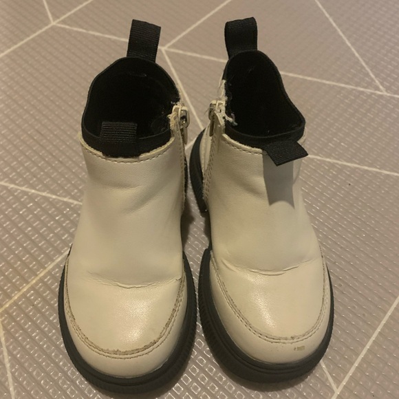Zara Little Girl Boots - Picture 2 of 4